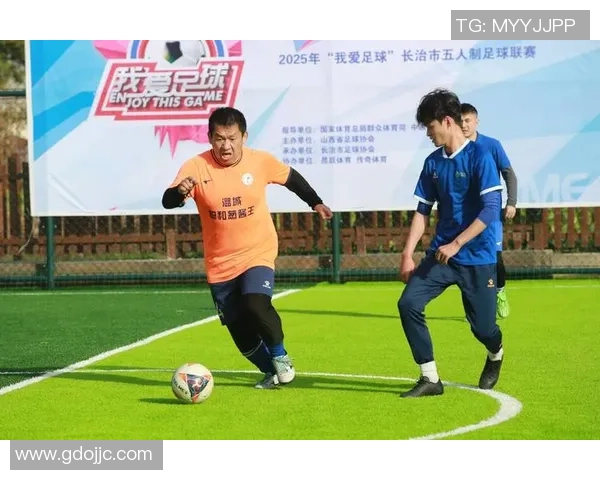 足球巨星模仿挑战赛 全面解析球员经典动作与技艺再现